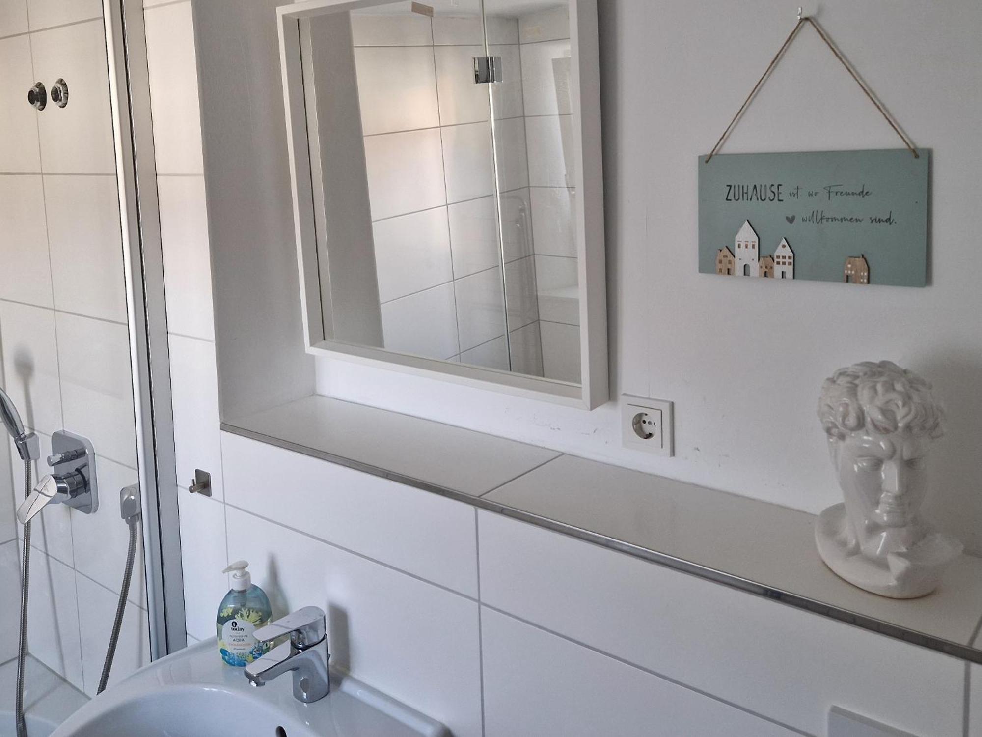 Apartments & Moeblierte Zimmer In Kahl Am Main, Kontaktloser Self Check-In, W-Lan, Schreibtisch, Duschbad, Kuechenzeile, Pkw-Plaetze Стая снимка