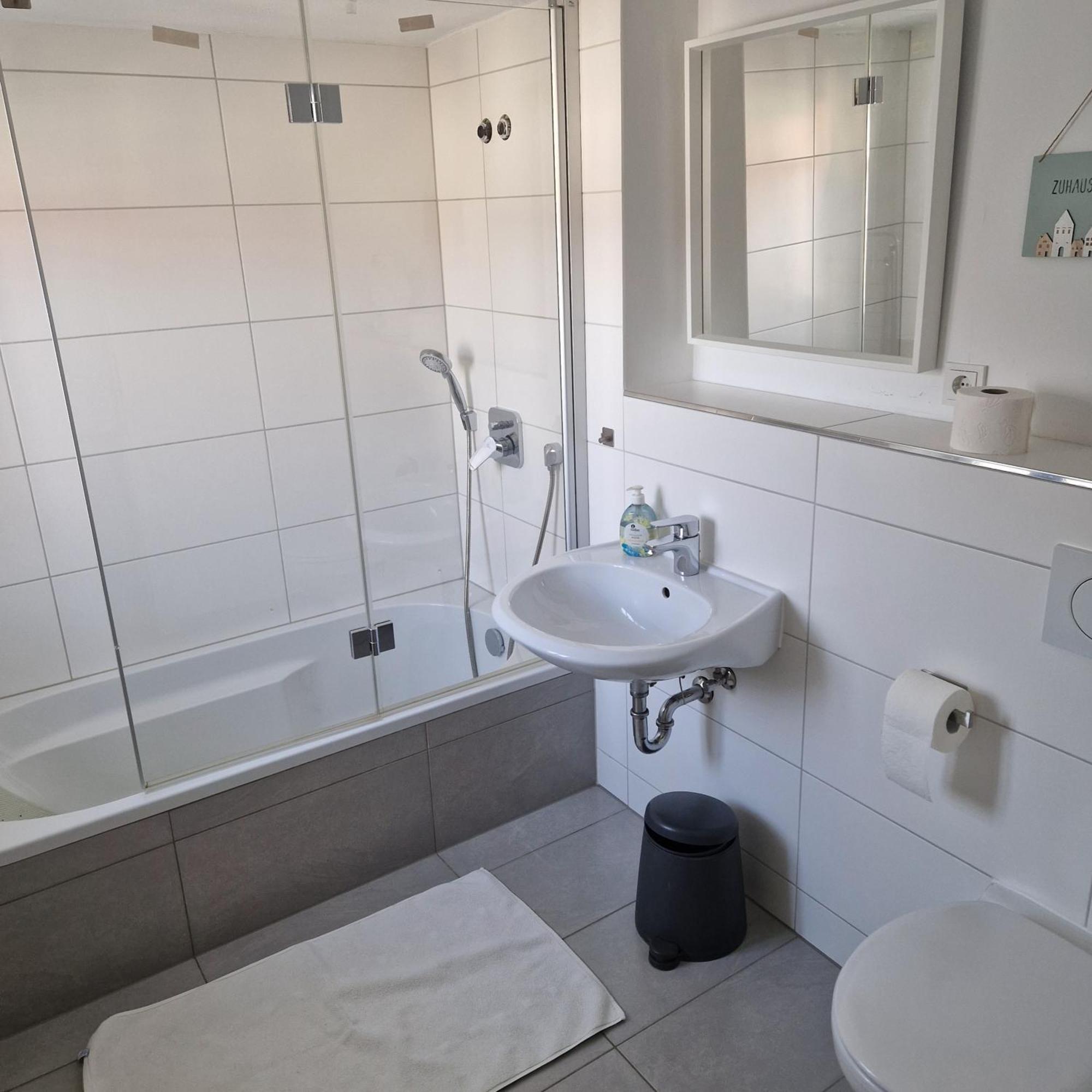 Apartments & Moeblierte Zimmer In Kahl Am Main, Kontaktloser Self Check-In, W-Lan, Schreibtisch, Duschbad, Kuechenzeile, Pkw-Plaetze Стая снимка