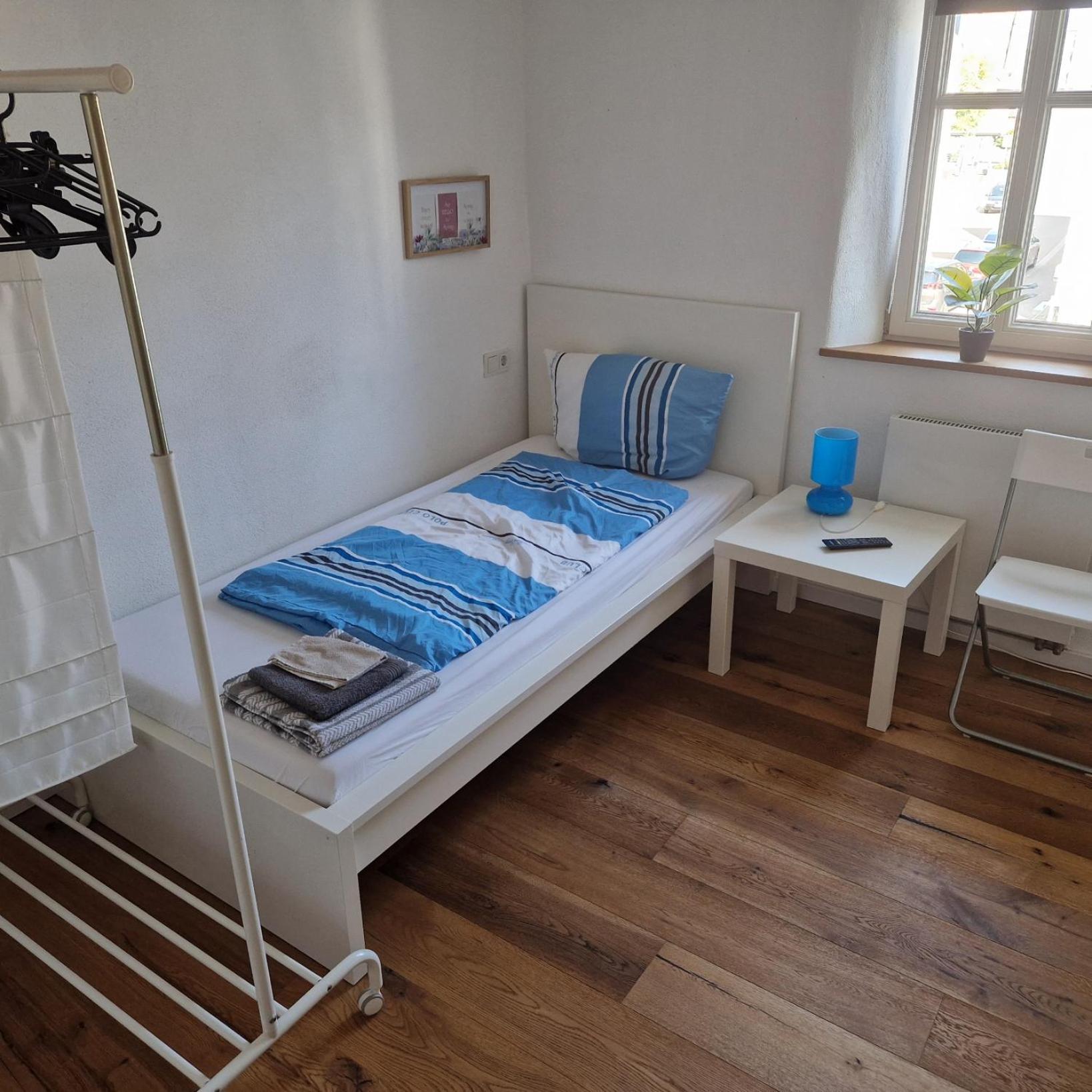 Apartments & Moeblierte Zimmer In Kahl Am Main, Kontaktloser Self Check-In, W-Lan, Schreibtisch, Duschbad, Kuechenzeile, Pkw-Plaetze Стая снимка